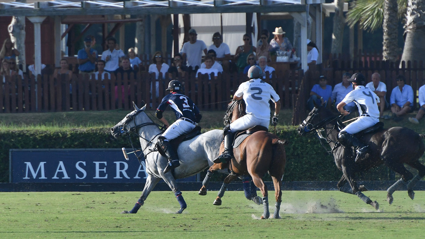 Un momento della partita di Polo a Sotogrande tra le squadre Lechuza Caracas e La Indiana