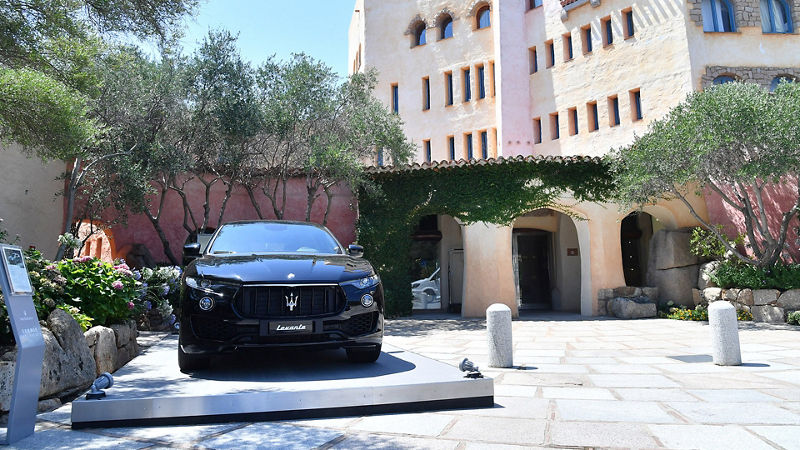 Levante, il SUV Maserati, nello splendido contesto dell’Hotel Cala di Volpe, in Sardegna
