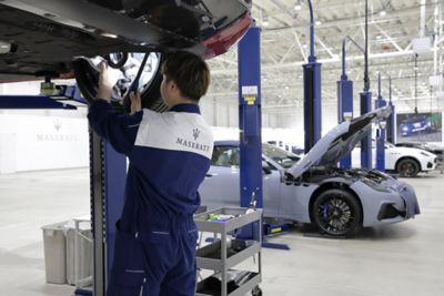 maserati-factory-worker-inspecting-car-axle-desktop