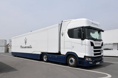 maserati-white-car-transport-truck-desktop