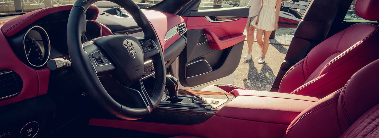 Maserati - Design d'intérieur - Cuir rouge