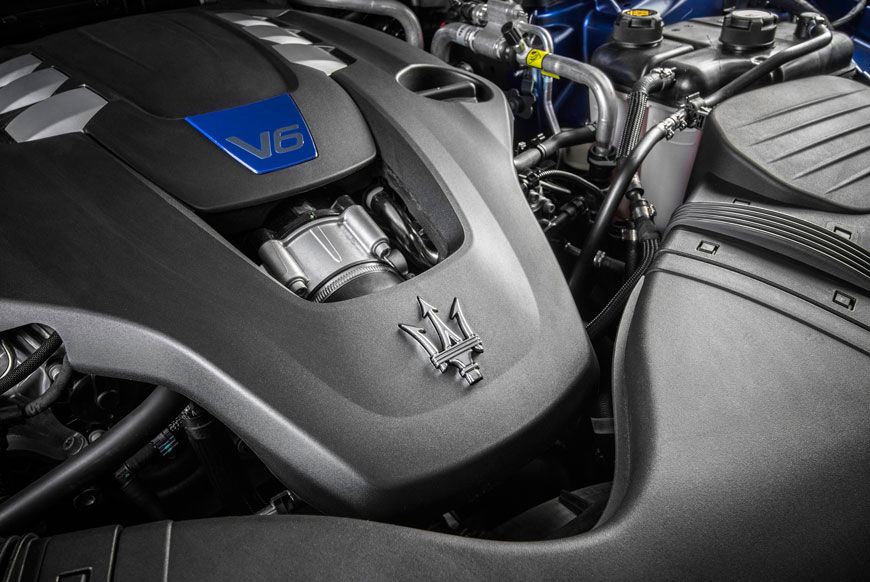 Logo Maserati sur Moteur V6
