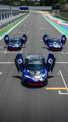 driving-experience-three-gt2-droneview-mobile