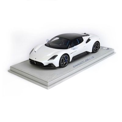 Model of the MC20 in white color reproduced in 1:18 scale