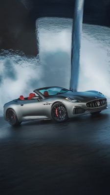 Side view of the slate grey Maserati GranCabrio, part of the customized winter collection created by Maserati Fuoriserie