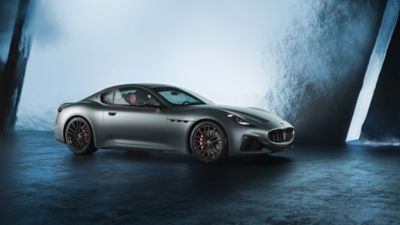 Side view of the slate grey Maserati GranTurismo, a coupé sports car that is part of the new customized winter collection created by Maserati Fuoriserie