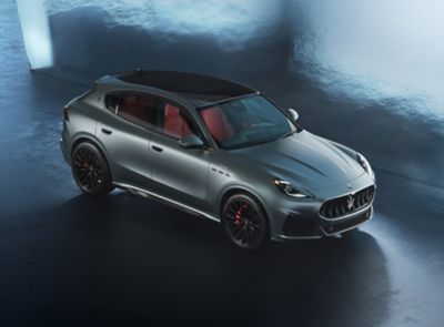 Front right view of the Maserati Grecale SUV belonging to the new Fuoriserie winter collection