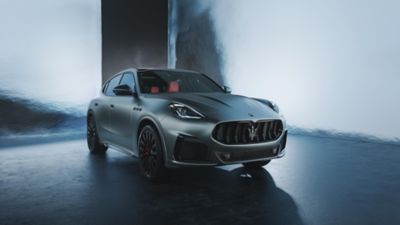 Side view of the slate grey Maserati Grecale, an SUV which is part of the new winter collection created by Maserati Fuoriserie