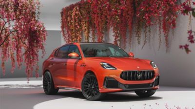 grecale-trofeo-red-front-right-view-desktop