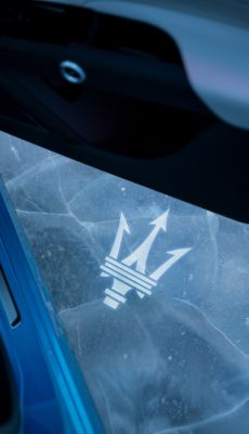 grecale-cristallo-front-side-trident-on-the-ice-mobile