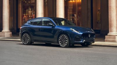 grecale-front-side-view-blue-desktop