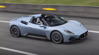 mc20-cielo-running-front-side-view-desktop