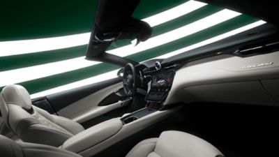 grancabrio-base-trim-cockpit-right-view-desktop