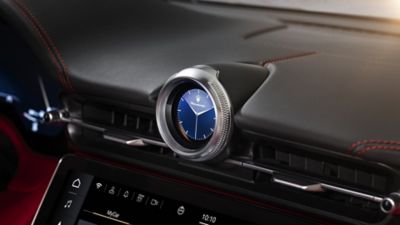 grancabrio-interior-clock-desktop