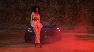 grancabrio-trofeo-woman-standing-front-desktop