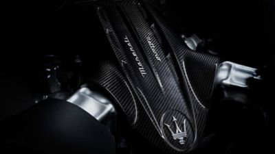 grancabrio-engine-carbon-detail