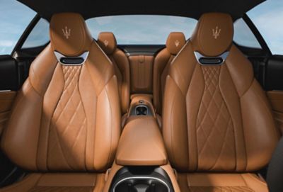 granturismo-interior-frontrear-seats-brown