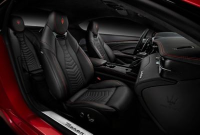 granturismo-trofeo-interior-right-view-desktop