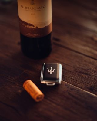 maserati-grecale-bruciato-keys-on-the-table-next-to-cork-portrait