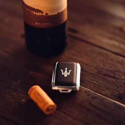 maserati-grecale-bruciato-keys-on-the-table-next-to-cork-squared