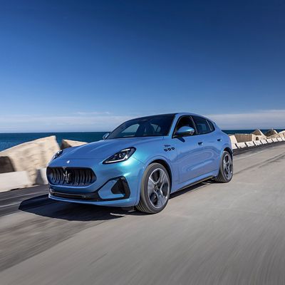 grecale-folgore-light-blue-front-side-view-on-the-road-squared