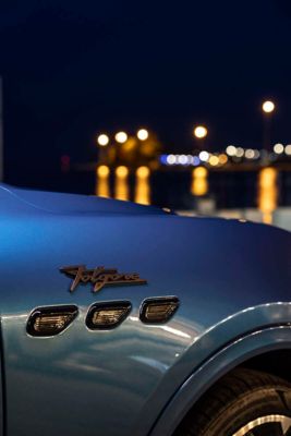 grecale-folgore-light-blue-logo-side-view-mobile