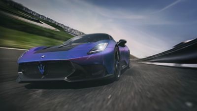 gt2-stradale-front-left-below-view-desktop