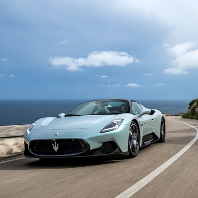 mc20-cielo-running-front-right-view-squared