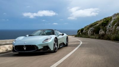 mc20-running-front-right-view-desktop