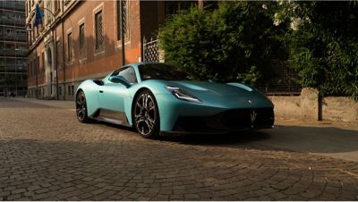 mc-pura-front-right-shadow-view-desktop