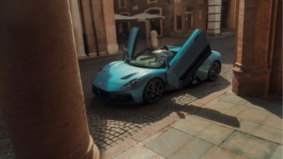 mcpura-side-view-doors-open-in-square-desktop