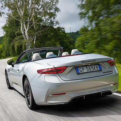 grancabrio-folgore-bianco-astro-back-view-squared