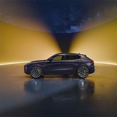 maserati-grecale-lumina-blu-side-view-squared