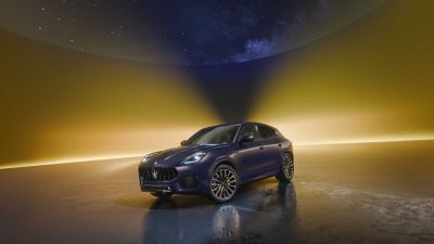 grecale-lumina-blu-front-side-view-hero-desktop