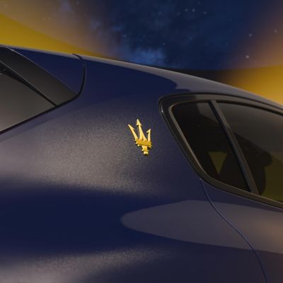 grecale-lumina-blu-side-view-detail-trident-squared