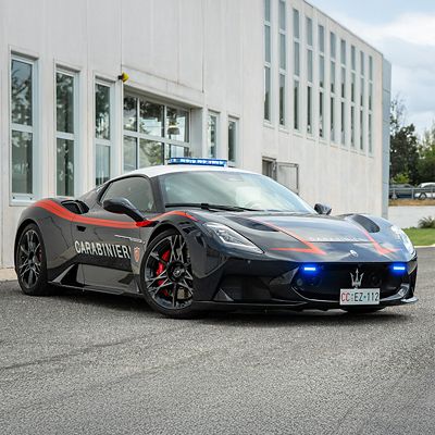mcpura-carabinieri-black-car-front-view-squared