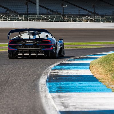 mcxtrema-white-and-blue-rear-view-indianapolis-circuit-squared