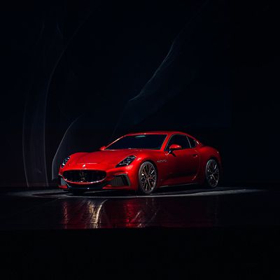 maserati-meccanica-lirica-modena-granturismo-red-black-backround-squared