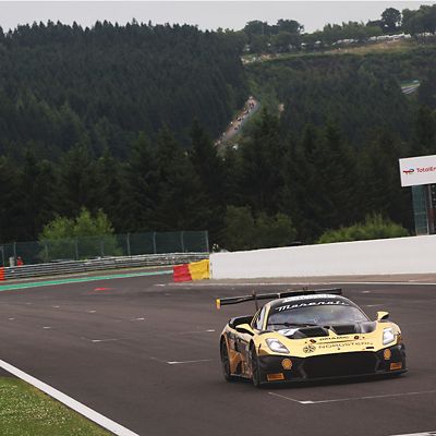 gt2-running-circuit-yellow-front-view-squared