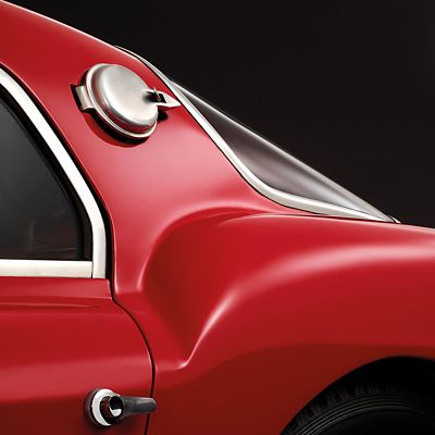 berlinetta-pininfarina-red-side-view-fuel cap-details-squared