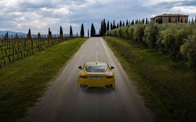 granturismo-trofeo-yellow-back-view-service-contracts-desktop