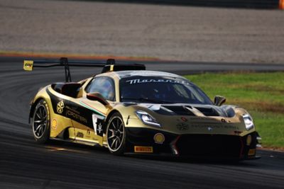 race-of-valencia-gt2-on-track-shot-in-curve-desktop