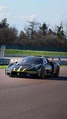 mcxtrema-running-front-left-view-mobile