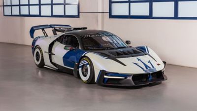 mcxtrema-white-garage-front-right-view-desktop