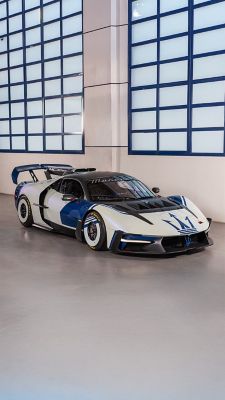 mcxtrema-white-garage-front-right-view-mobile